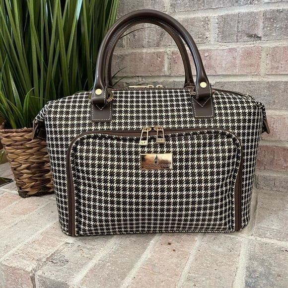 London Fog Black and White Travel Bag - Picture 3 of 15